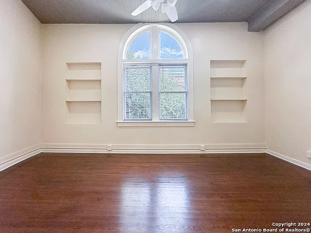 245 Losoya St #B — Photo 2