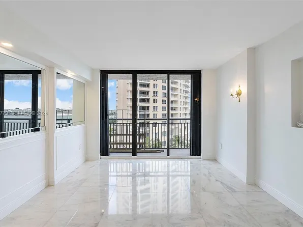540 Brickell Key Dr APT 928, Miami, FL 33131