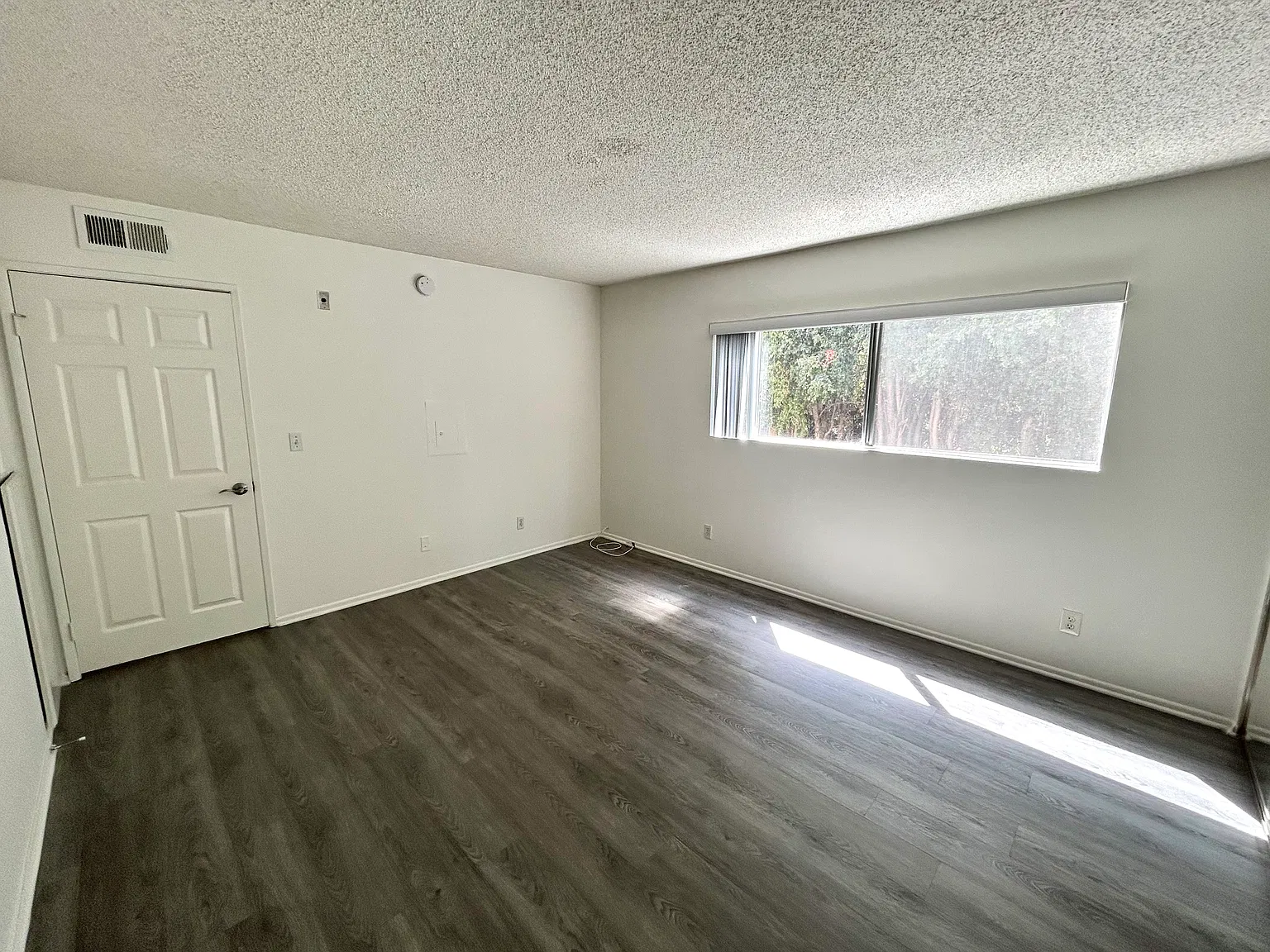 10934 Huston St — Photo 4