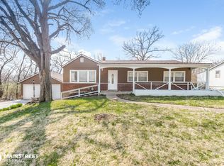6802 Scenic Dr, Kansas City, MO 64133