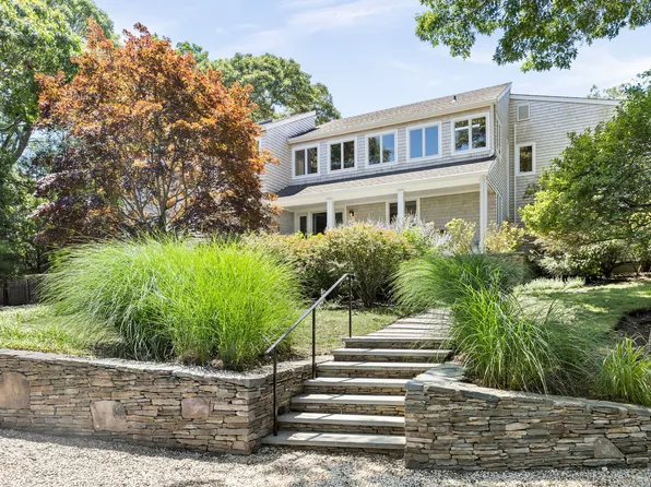 10 Point Ln, Shelter Island Heights, NY 11965
