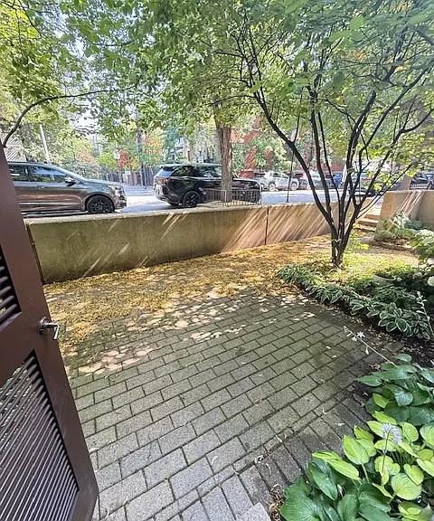 235 W Eugenie St #G2 — Photo 3