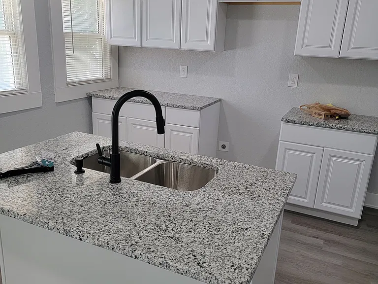 325 Van Brunt Blvd — Photo 3