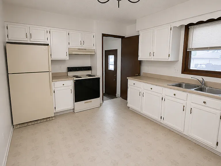 426 Jeffrey Ln — Photo 4