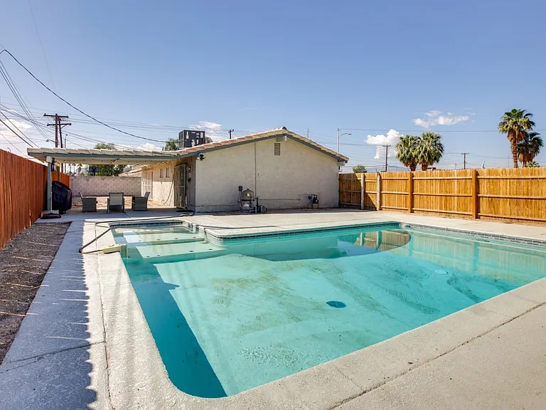 2405 Arenas St — Photo 2