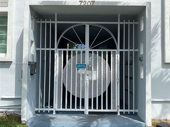 3rd image of 7207 Bay Dr APT 16