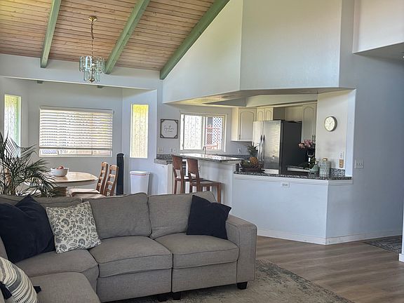 2nd image of 871 Waianuenue Ave