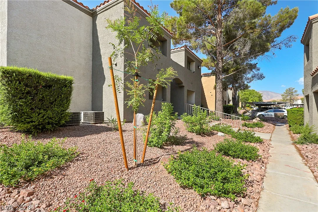 1 bed, 1.0 bath, 704 sqft, $1,375 — Photo 3