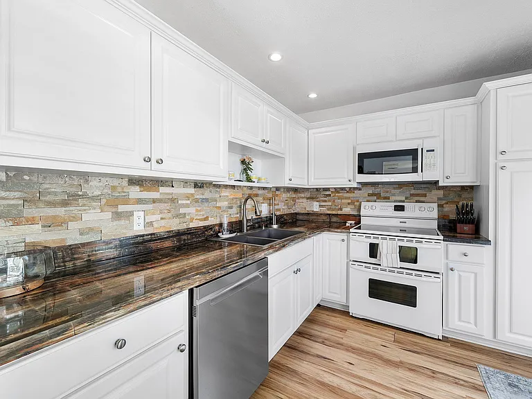 4022 Quail Ridge Dr N #B — Photo 7