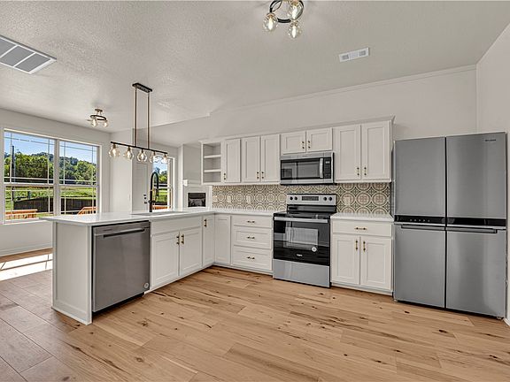 3rd image of 774 Butterfield Ave
