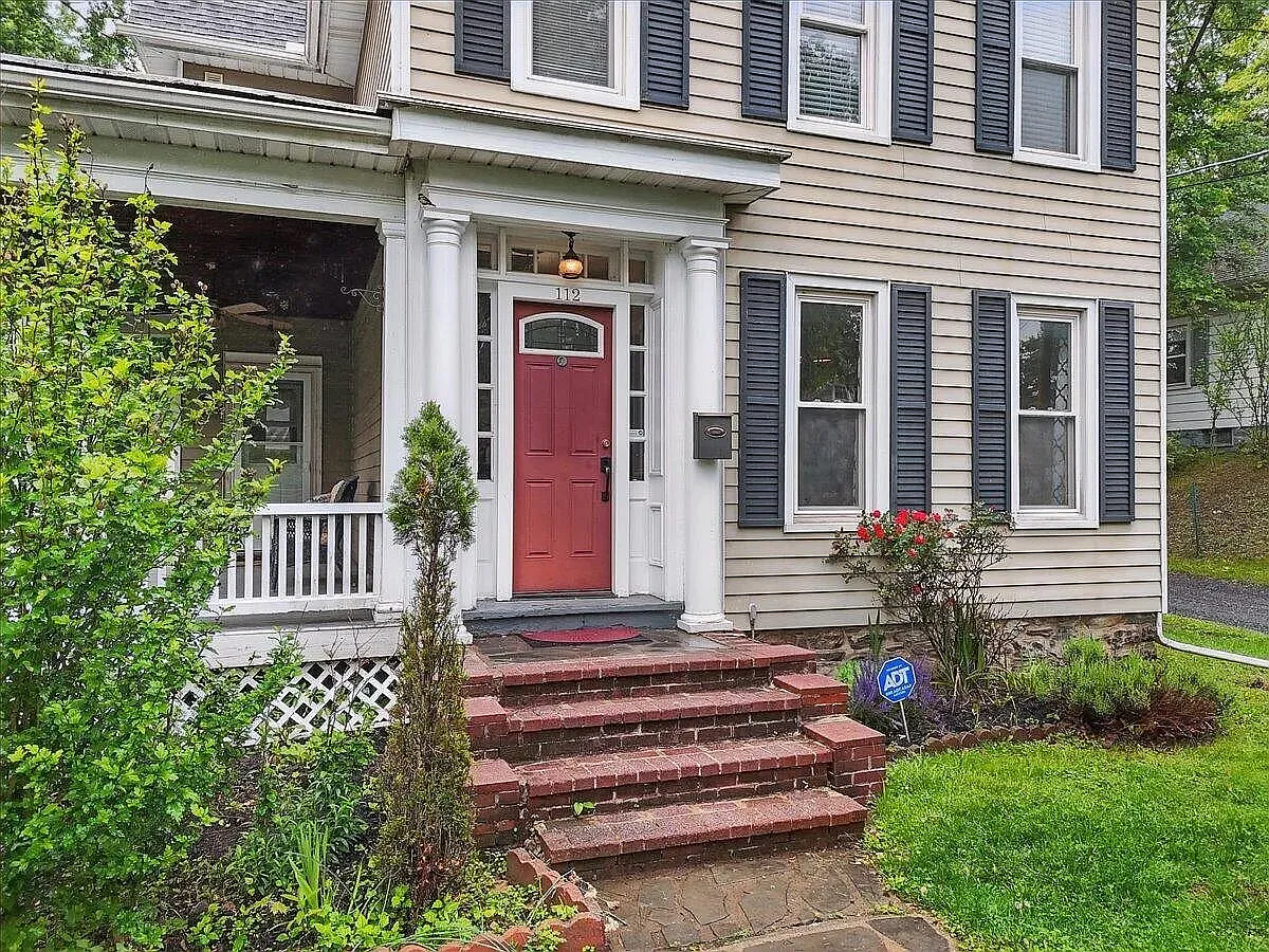 112 E Brown St — Photo 2