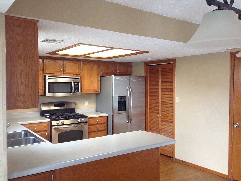 Kitchen w/bar