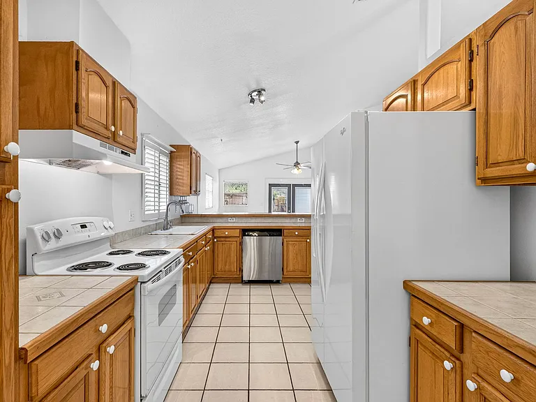 3105 Saint Clair Ave — Photo 13