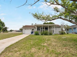 104 S Mare Ave, Howey In The Hills, FL 34737