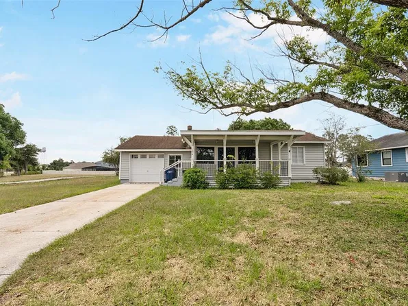 104 S Mare Ave, Howey In The Hills, FL 34737