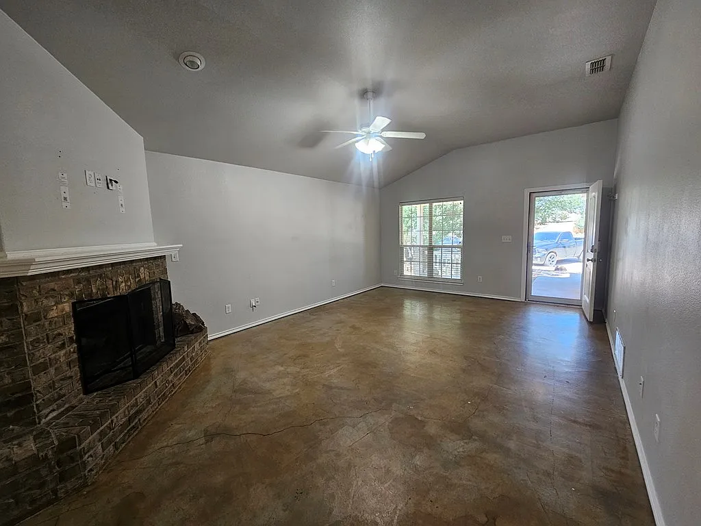 3 bed, 2.0 bath, 1516 sqft, $2,250 — Photo 4