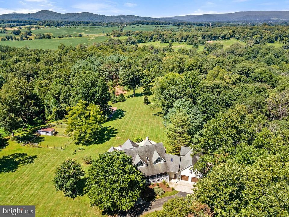 1st image of 8899 Grasslands Ct