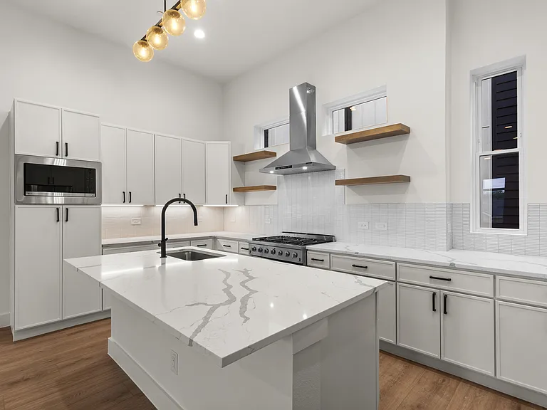 2203 Hondo Ave #303 — Photo 5