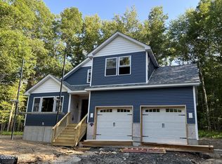 114 Rhododendron Ln, Milford, PA 18337