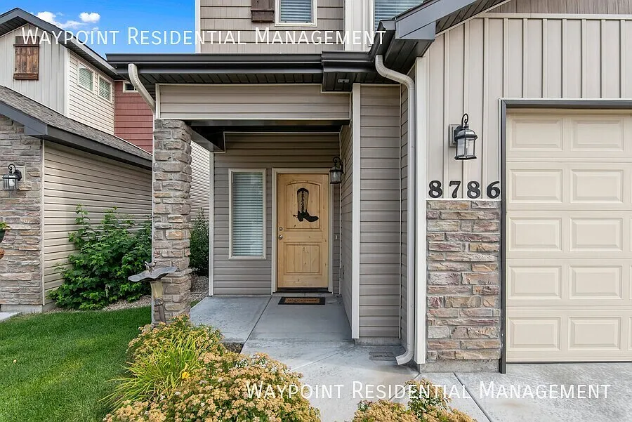 Live Large And Care Free: Central Boise Urban Living With Community Park & Pool — Photo 3