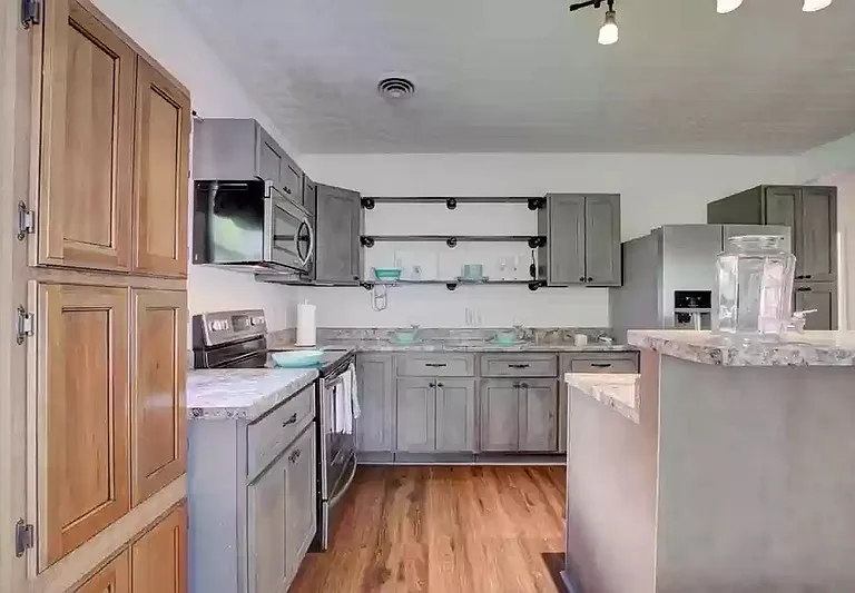 408 E Main St — Photo 15