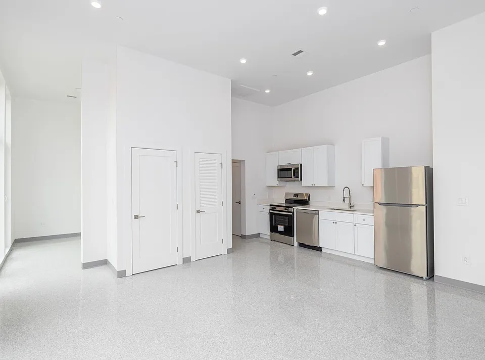 78-80 Middlesex St #104
