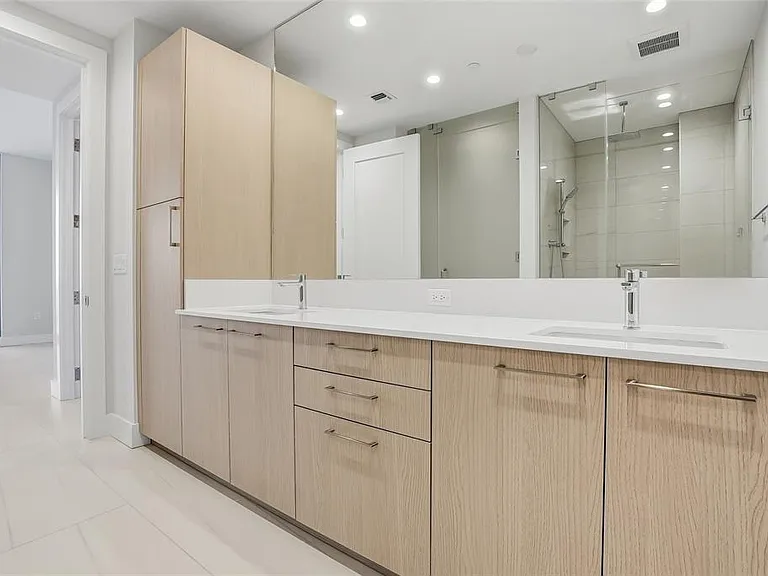 275 1st Ave S #1008 — Photo 36