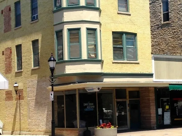 292 W Main St APT 204, Waukesha, WI 53186