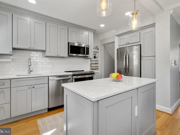 4318 35th St S, Arlington, VA 22206