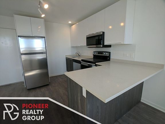4th image of 940 W Winona St #940705