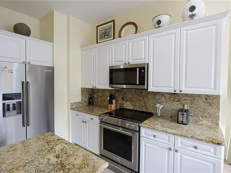 9616 Cypress Hammock Cir #201 — Photo 3