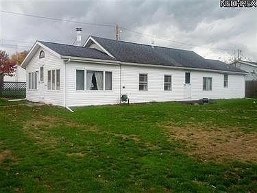1st image of 352 1st St SE