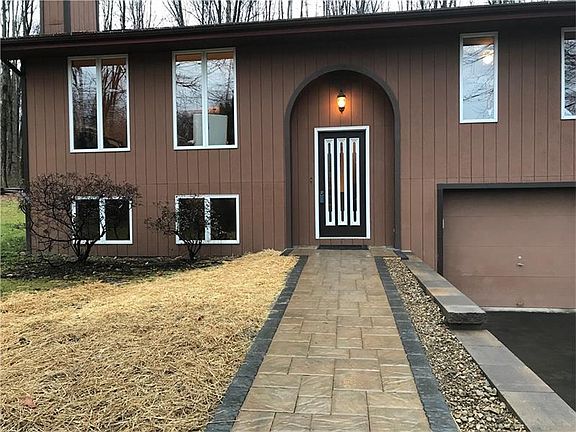 2nd image of 475 Woodland Dr