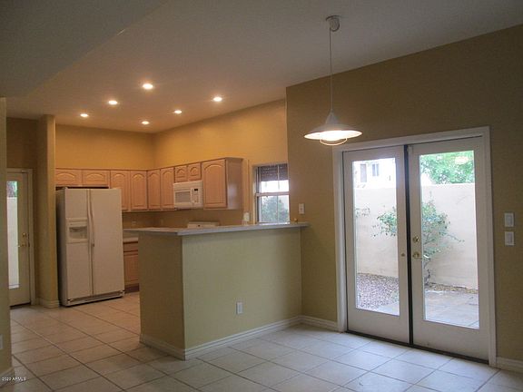 5th image of 5015 E Cheyenne Dr Unit 3