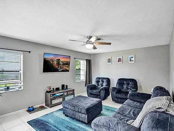 5th image of 1457 SW 25th Pl APT D