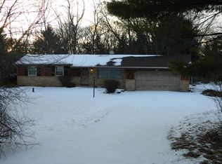 N1735 Wooddale Dr, Lake Geneva, WI 53147