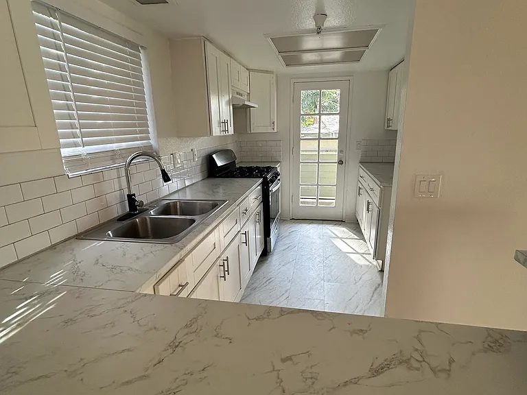 313 E Pine St #9 — Photo 6