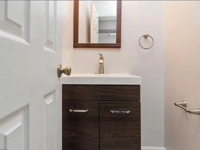 Half bathroom on the 1st floor