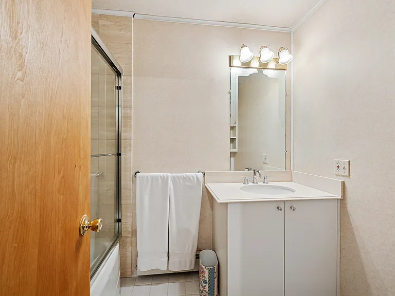 43 Mashomuck Dr — Photo 25