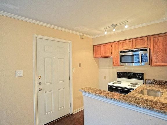 3rd image of 2312 Balsam Dr APT A307
