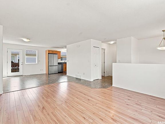 3rd image of UNIT 28-200 Hiebert CRESCENT