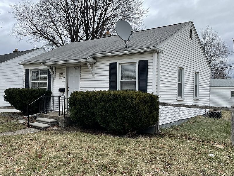 1st image of 26604 Groveland St
