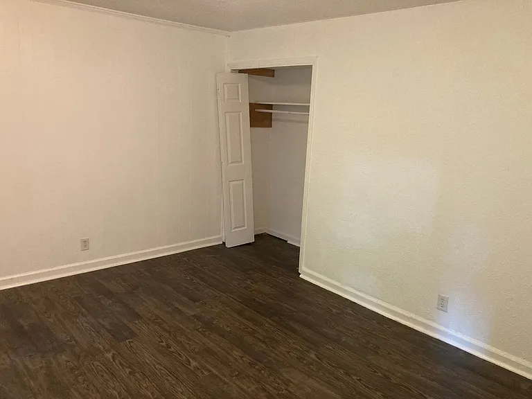 5240 Tusculum Ct — Photo 12