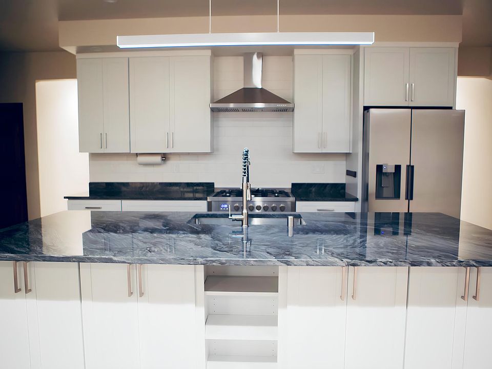 Kitchen with 10" quartzite island