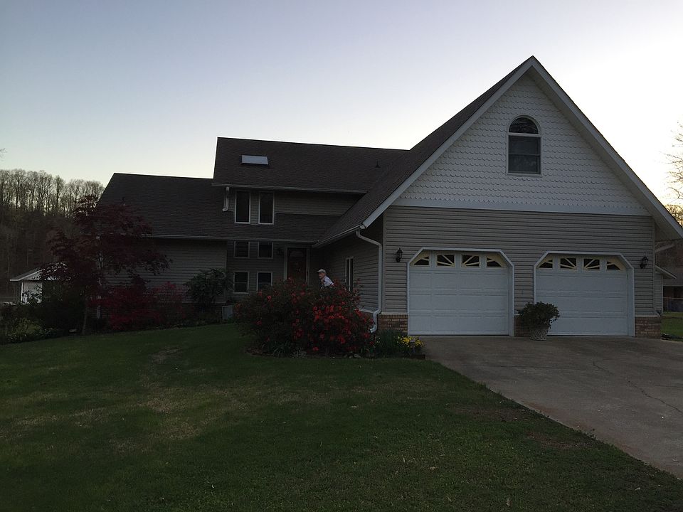 2nd image of 900 Spring Cove Rd