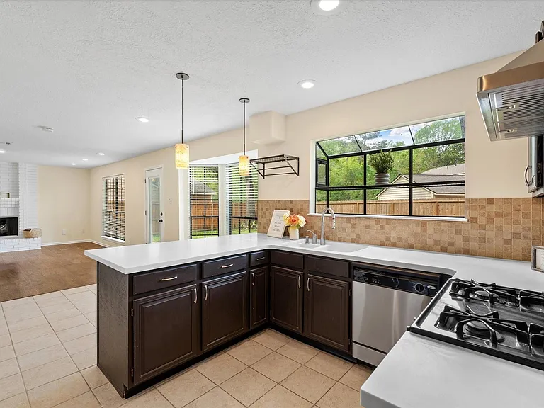3807 Forest Village Dr — Photo 9