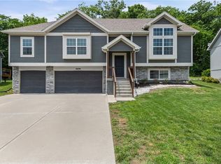 5076 NW Timberline Dr, Riverside, MO 64150