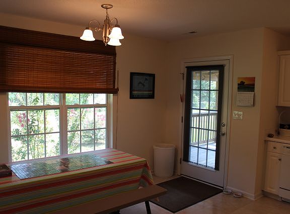 Eat-In Area