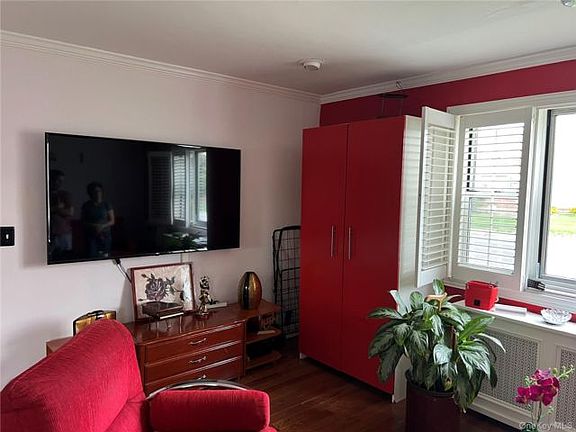 2nd image of 1084 Fenwood Dr APT 1