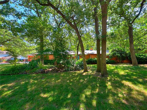 2nd image of 2020 N Briarcliff Ave